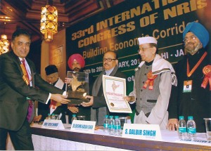 Dr Dubey receiving the Hind Rattan Award
